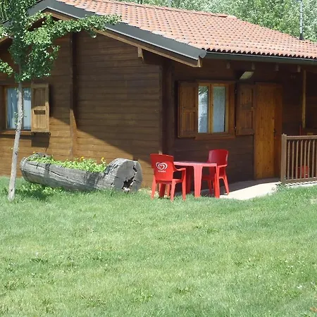 Camping Les Iles 홀리데이파크 *